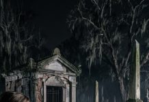 “While my husband was vacationing with his mistress, leaving me alone to bury my mother, her old phone suddenly buzzed at midnight with a text: ‘I’m not dead! Hurry to my grave!’ Terrified, I drove to the cemetery in the dark. Standing by the freshly dug dirt, my phone rang. It was my mother’s number calling me. Trembling, I answered, and a chilling voice whispered, ‘Turn around..